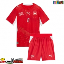 Camisa de Futebol Suíça Remo Freuler #8 Equipamento Principal Infantil Mundo 2026 Manga Curta (+ Calças curtas)
